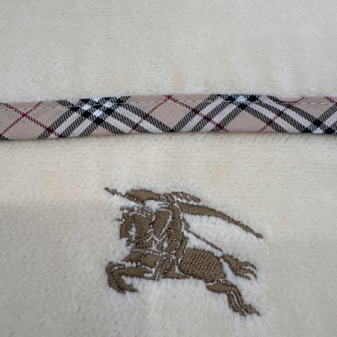 BURBERRY フリースブランケット クリーム