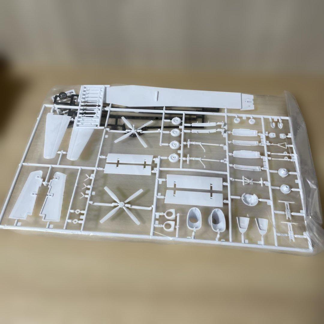 航空機プラモデル2点 YS-11海保＋MiG-15bis 箱傷み. Ln600