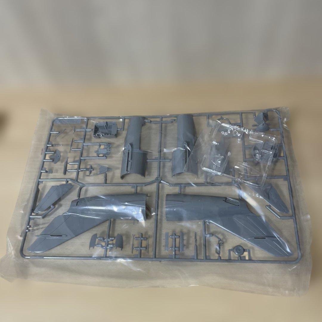 航空機プラモデル2点 YS-11海保＋MiG-15bis 箱傷み. Ln600