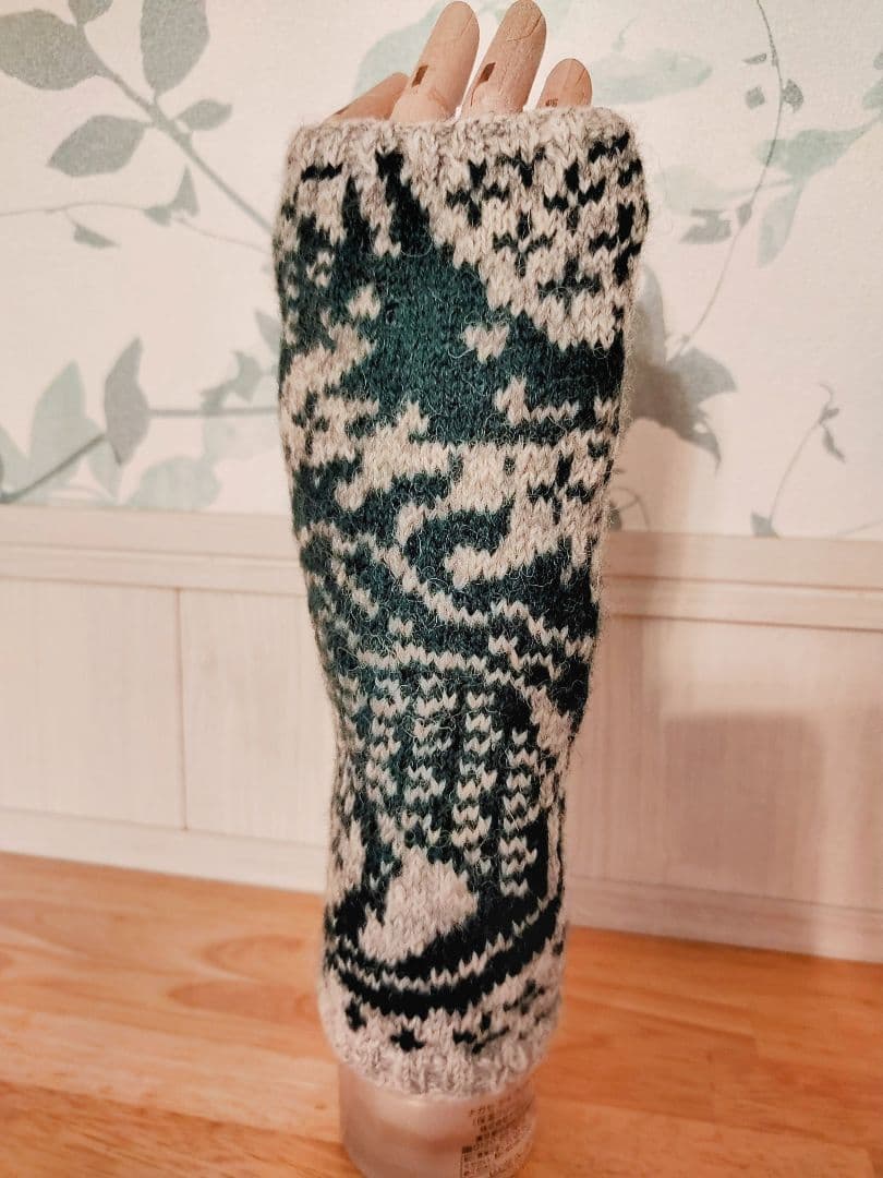 手編みアームウォーマー　シェットランドウール100%　ドラゴン　リストウォーマー