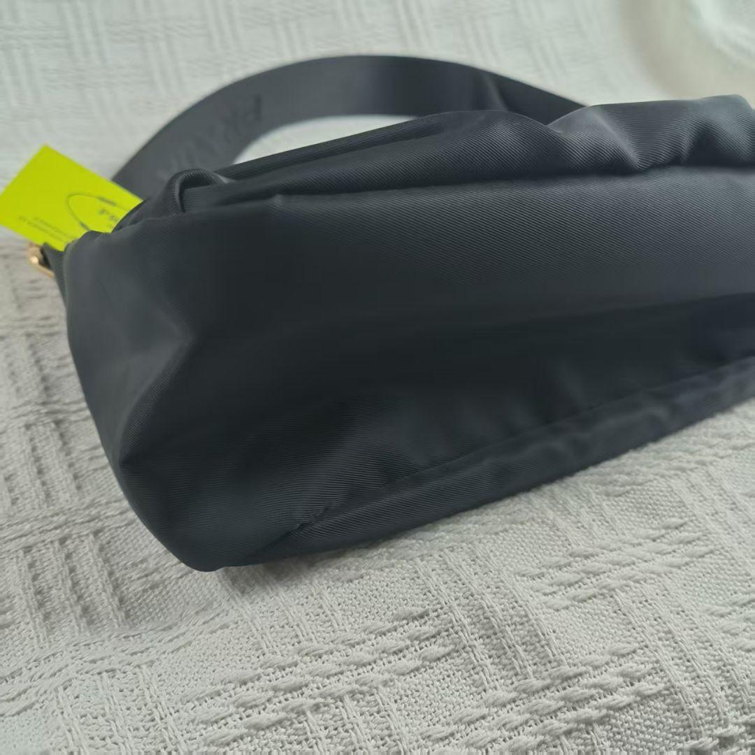 PRADA ノベルティ ブラック ショルダーバック ナイロンk1s