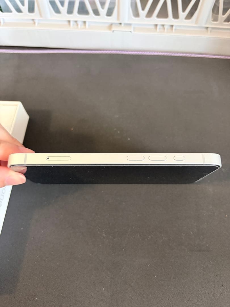 iPhone16e 128GB ホワイト バッテリー100%