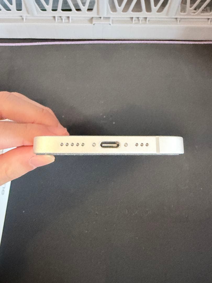 iPhone16e 128GB ホワイト バッテリー100%