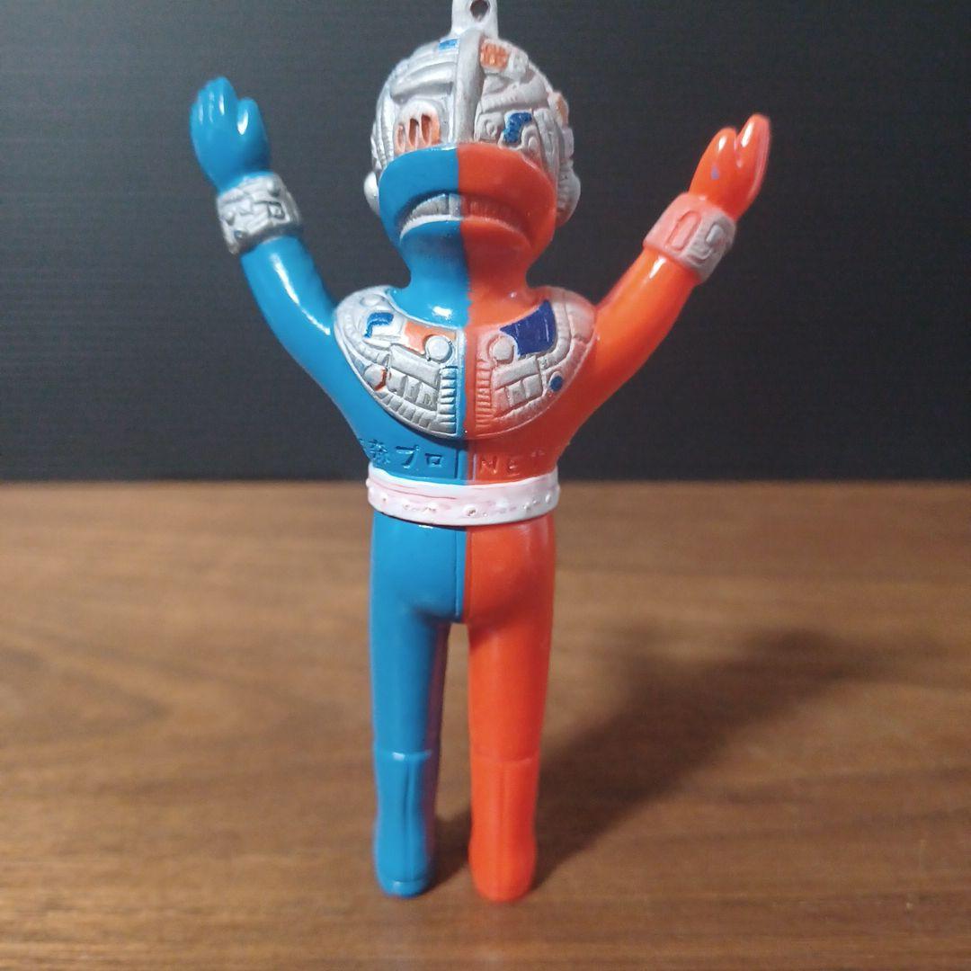 当時物「仮面ライダー」「キカイダー01」「イナズマン」ペンダントトップ３体セット