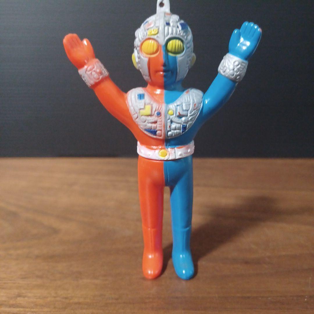 当時物「仮面ライダー」「キカイダー01」「イナズマン」ペンダントトップ３体セット