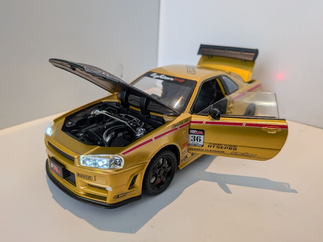 ​R34 GT-R 1/24 ミニカー ゴールド ハンドル連動 常時点灯 検品済