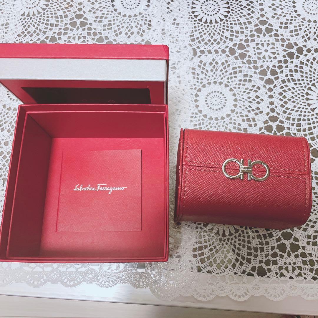 新品【Salvatore Ferragamo】腕時計 アクセサリーケース　レッド