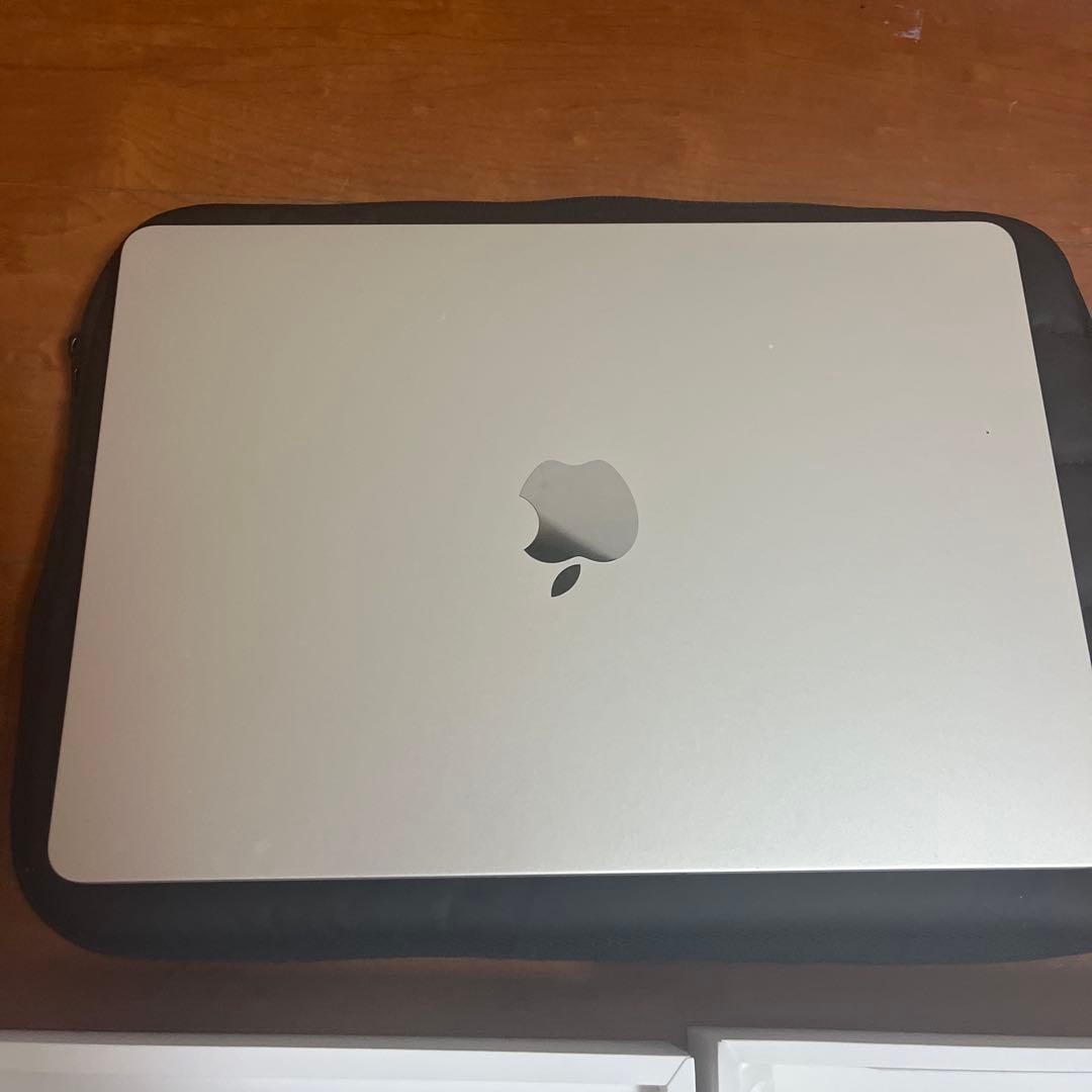 13インチMacBook Air M4チップ256GB- スターライト