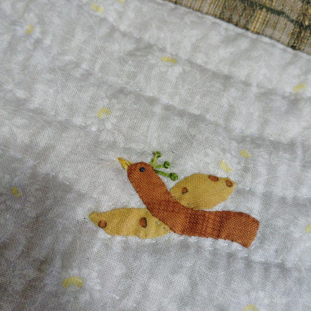 ハウスのパッチワークタペストリー【84】