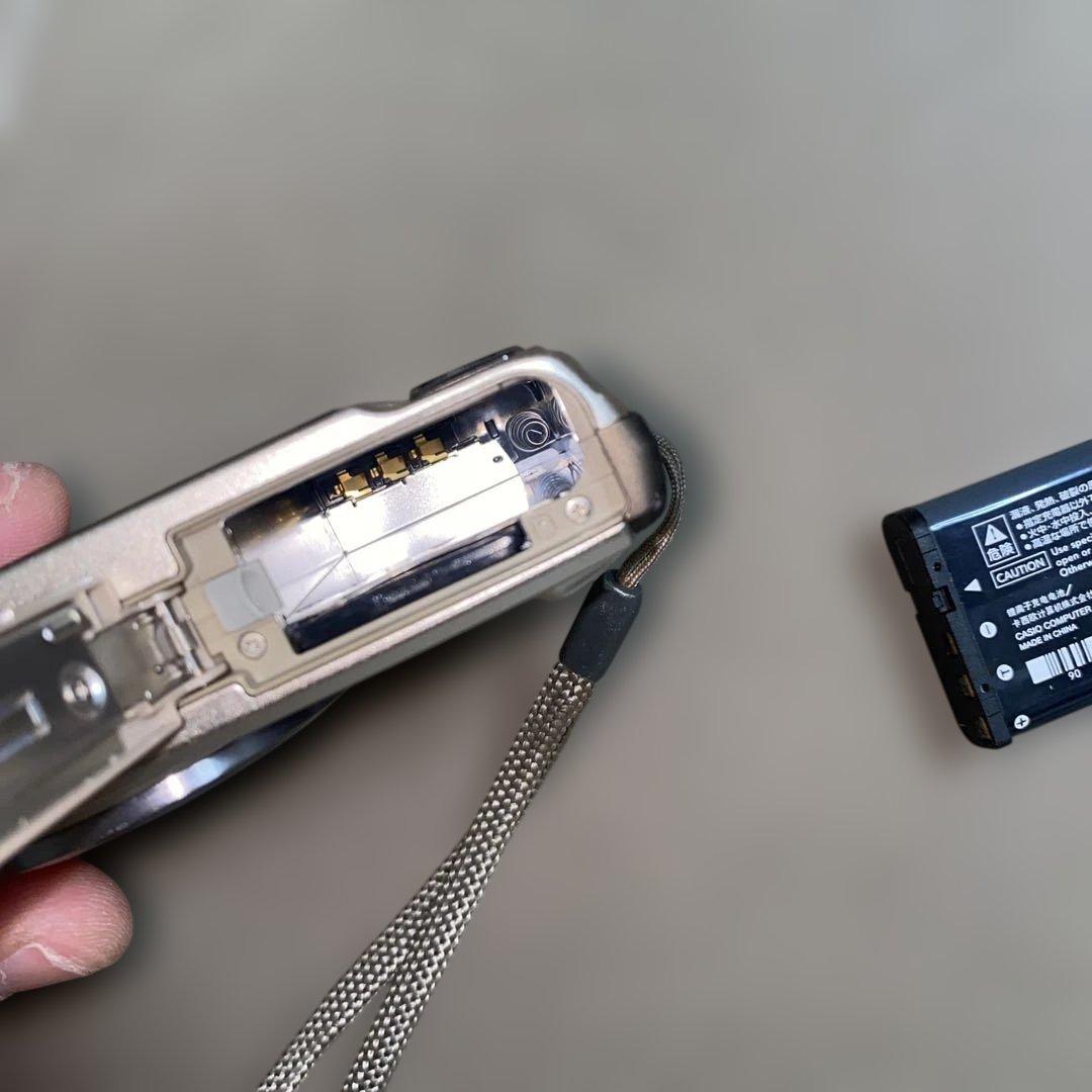 CASIO EXILIM 12.1MP コンパクトデジタルカメラ