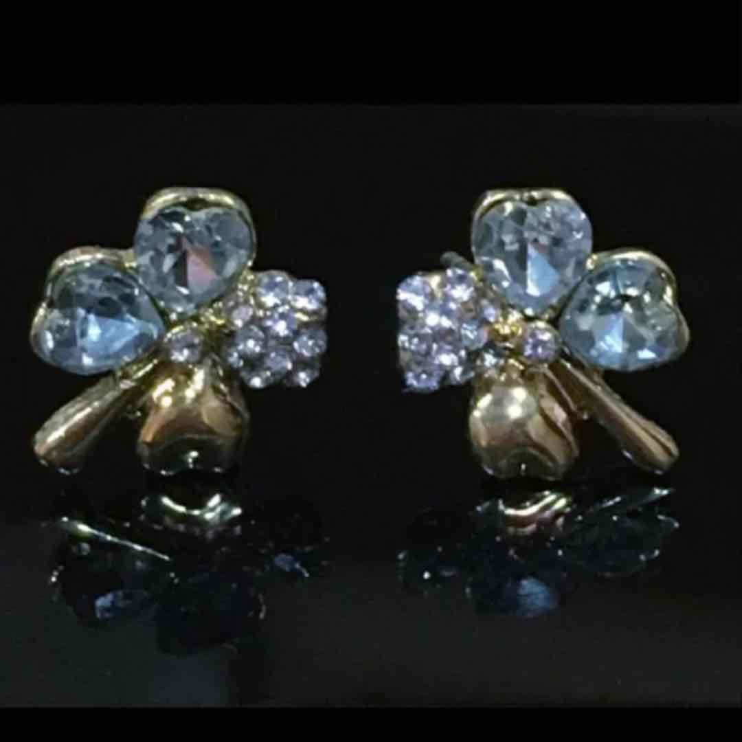 【ギフト推奨】スワロフスキー❤️ 瞬時に2色に変わる宝石　18k ピアス