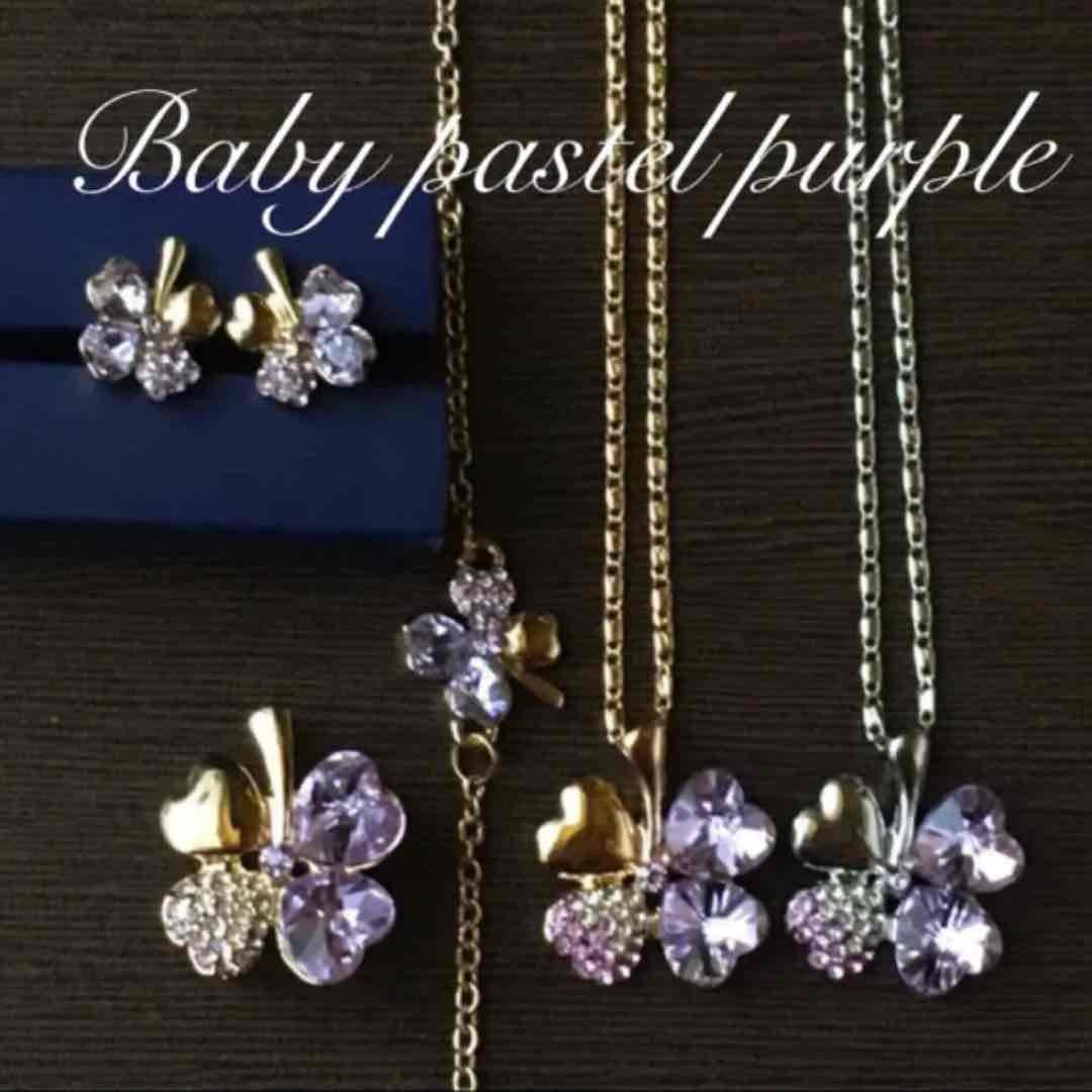 【ギフト推奨】スワロフスキー❤️ 瞬時に2色に変わる宝石　18k ピアス