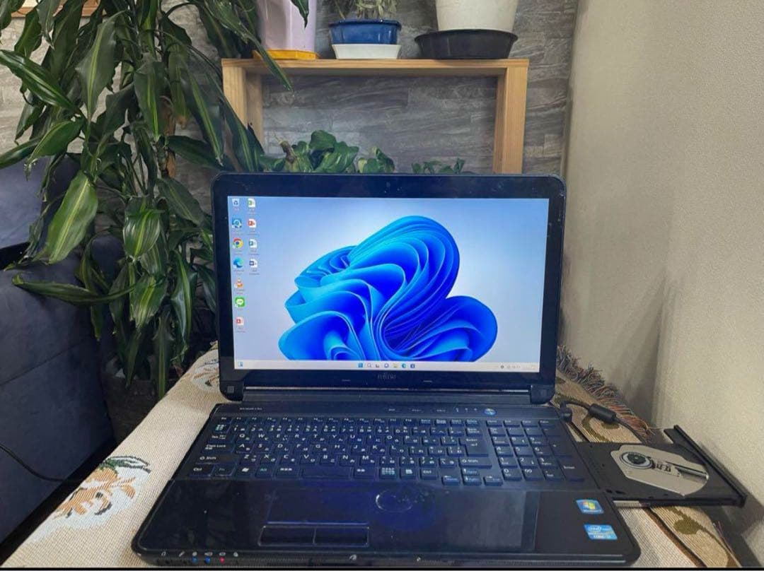 Windows 11搭載 ノートPC 富士通 LIFEBOOK AH77/G