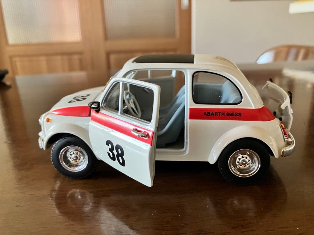 ロードシグネチャー 1/18フィアット アバルトFIATABARTH695SS