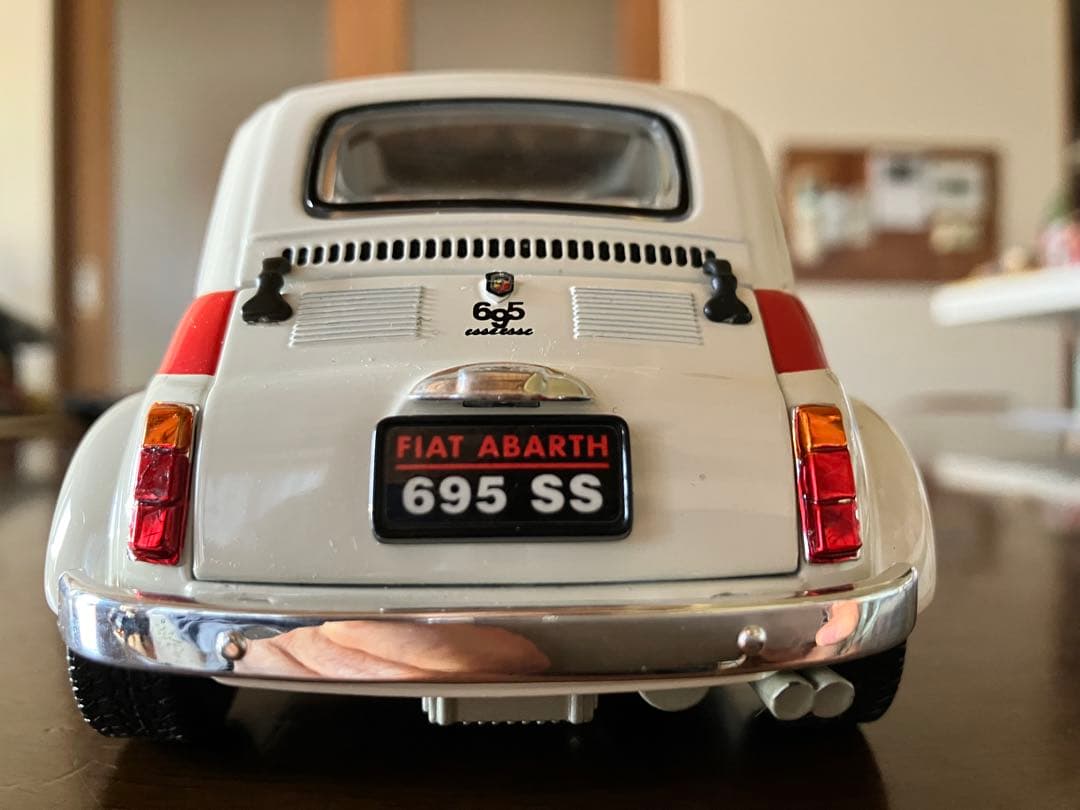 ロードシグネチャー 1/18フィアット アバルトFIATABARTH695SS