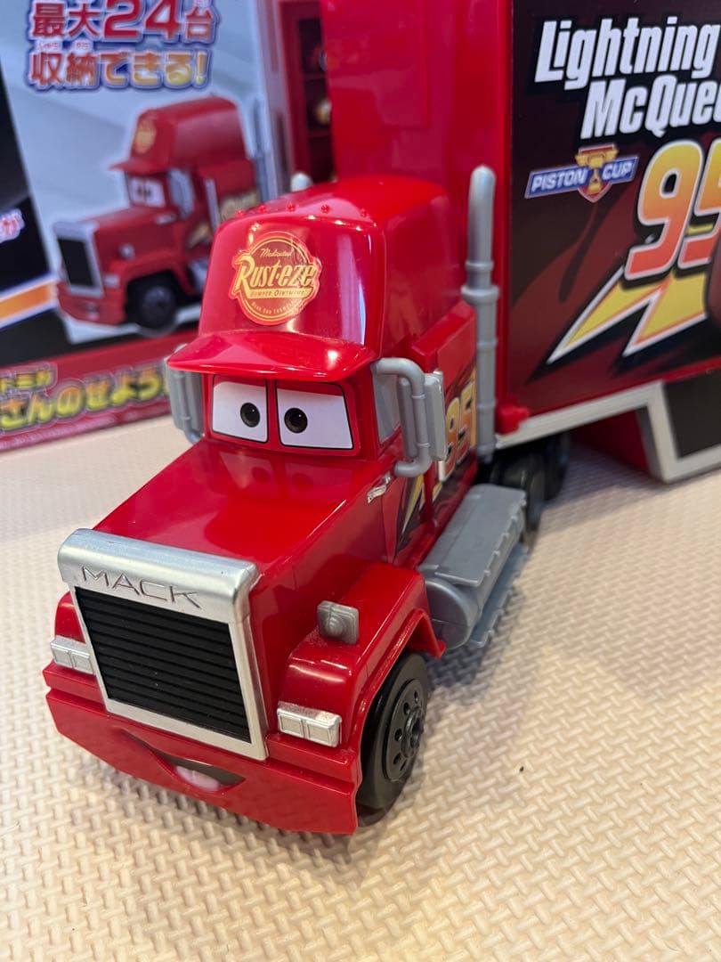 カーズ トミカ たくさんのせよう大きなマックトレーラー廃盤品です。