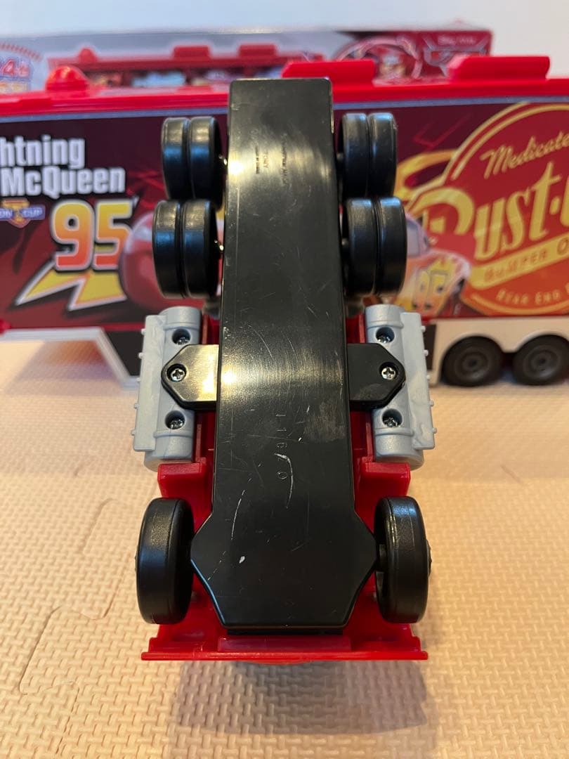 カーズ トミカ たくさんのせよう大きなマックトレーラー廃盤品です。