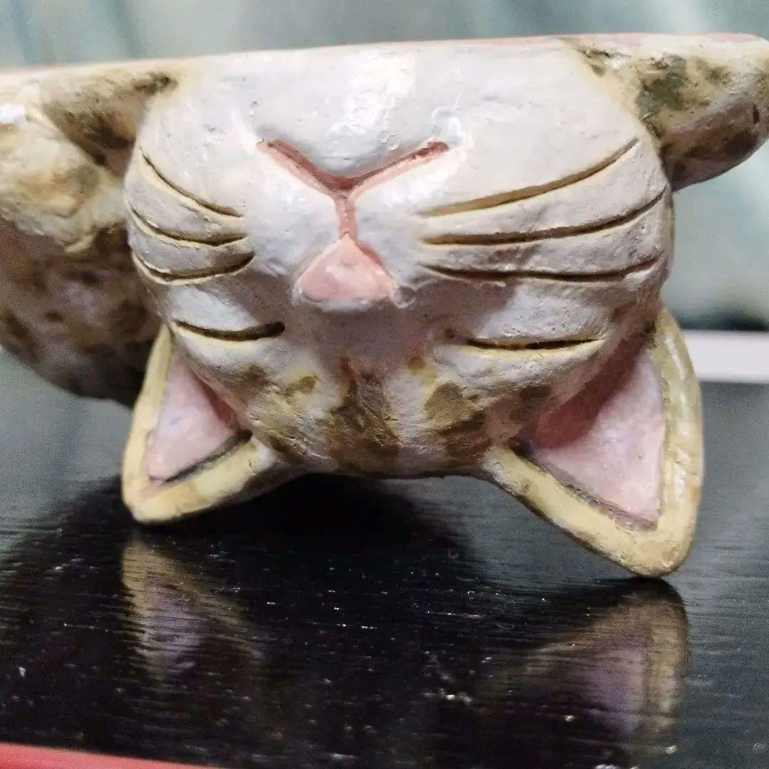 寝てる猫　陶器製置物　【作者不明】