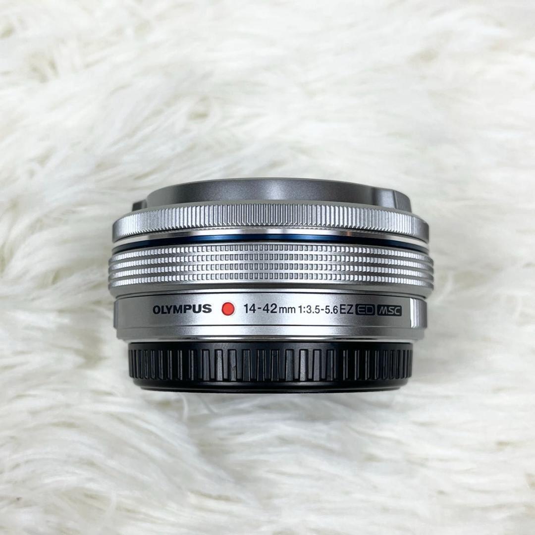 【ほぼ新品】OLYMPUS PEN E-PL9 EZダブルズームキット ホワイト