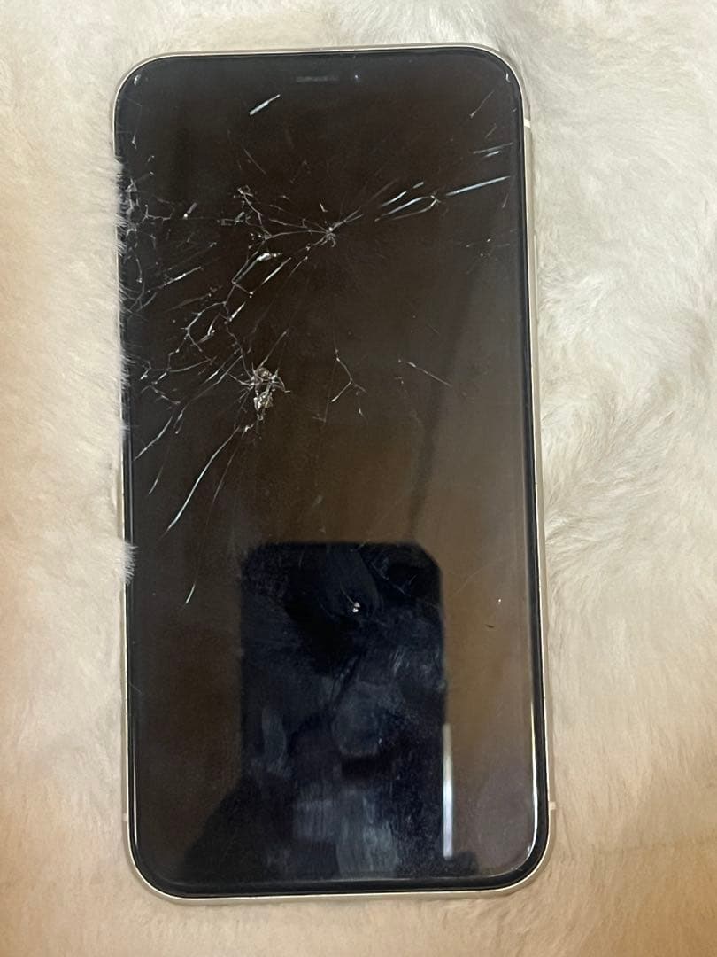 iPhone11 ホワイト