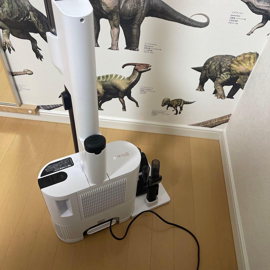 SHARKシャーク　自動ゴミ収集ドック搭載 コードレスクリーナー　展示品