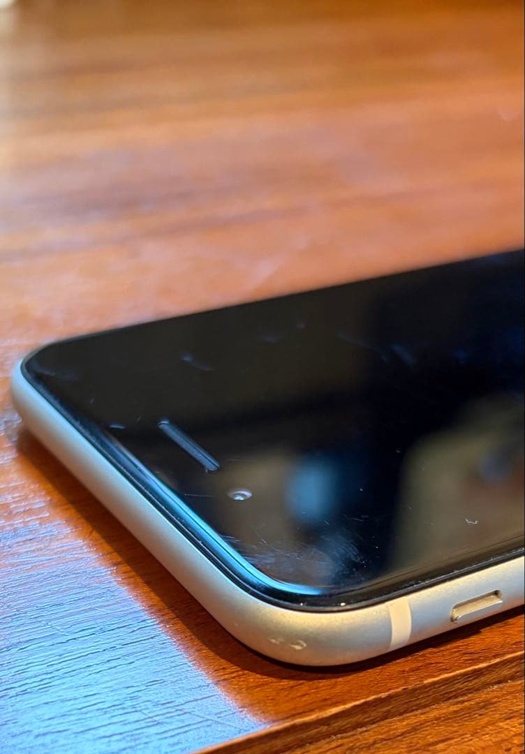 Apple iPhone 7 32GB ホワイト バッテリー劣化72%