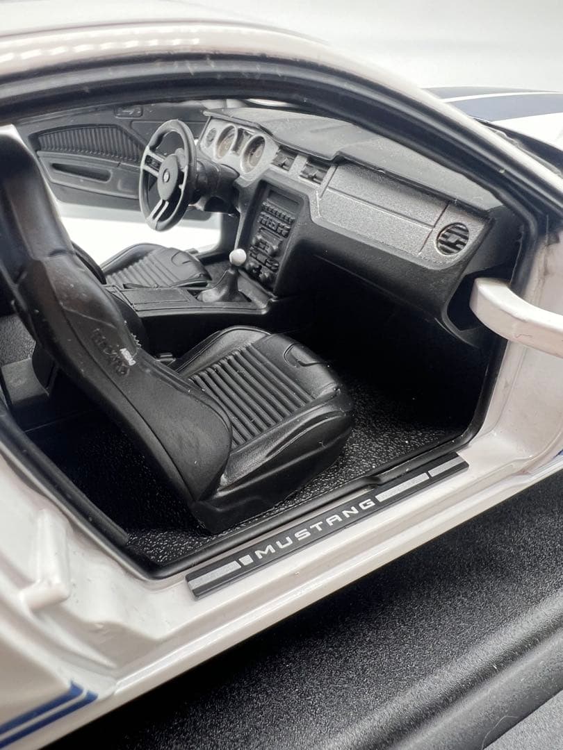 No375ミニカー1/18箱あり2013 Ford Shelby GT500