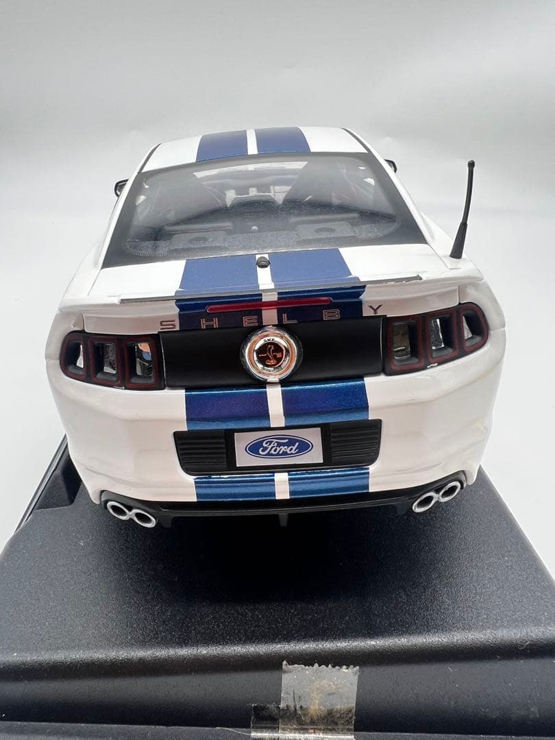No375ミニカー1/18箱あり2013 Ford Shelby GT500
