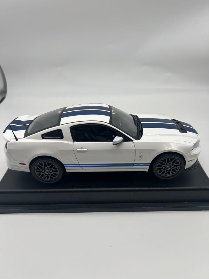 No375ミニカー1/18箱あり2013 Ford Shelby GT500