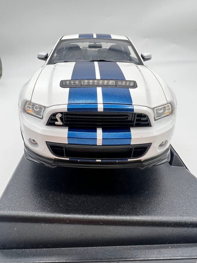 No375ミニカー1/18箱あり2013 Ford Shelby GT500