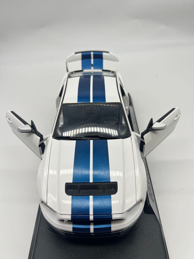 No375ミニカー1/18箱あり2013 Ford Shelby GT500