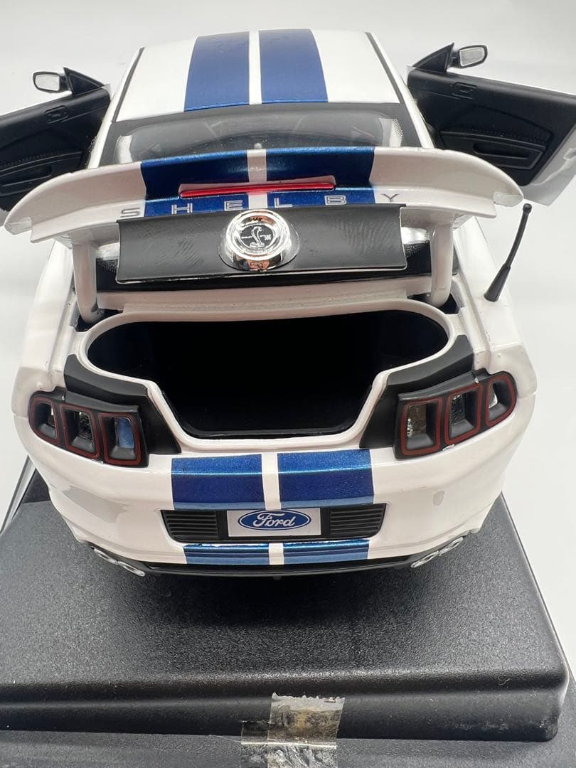 No375ミニカー1/18箱あり2013 Ford Shelby GT500