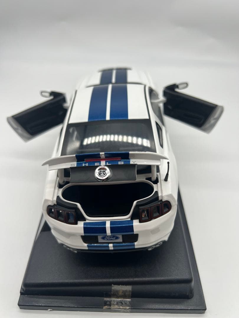 No375ミニカー1/18箱あり2013 Ford Shelby GT500