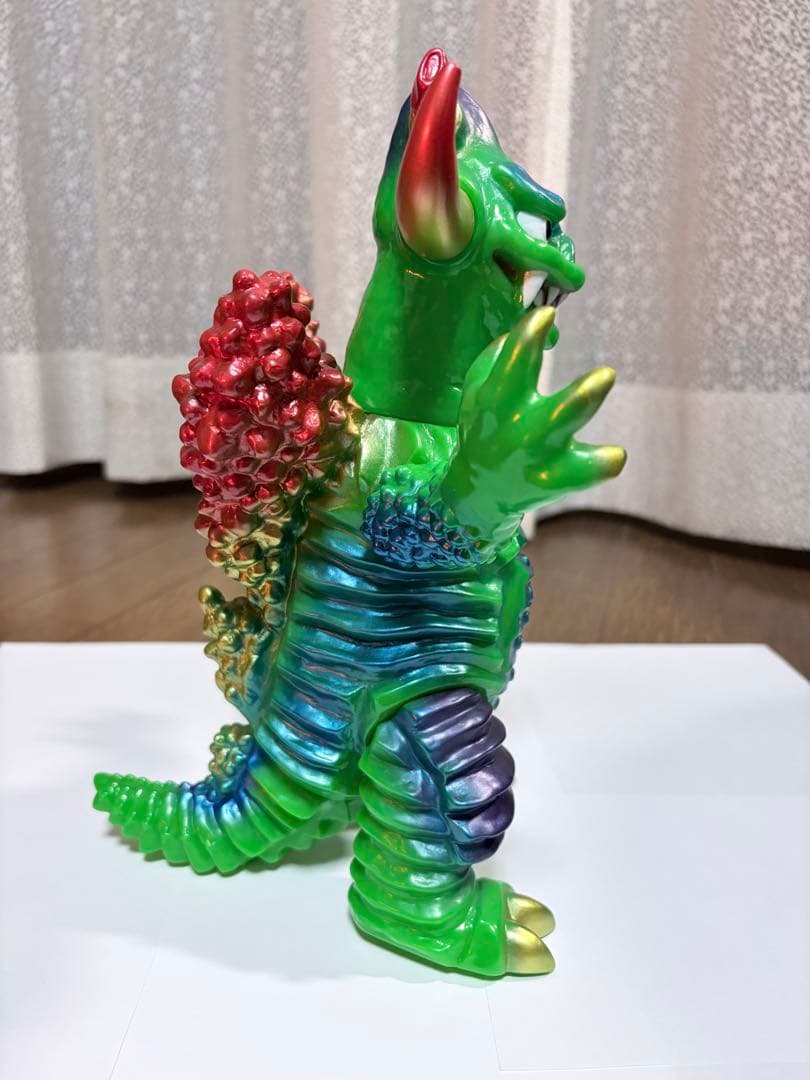 怪獣　ソフビ　グリーン