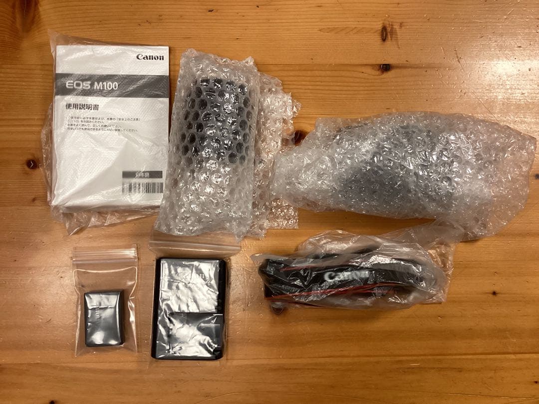 EOS M100　ブラック　EF-M15-45　IS　STM　レンズキット　黒