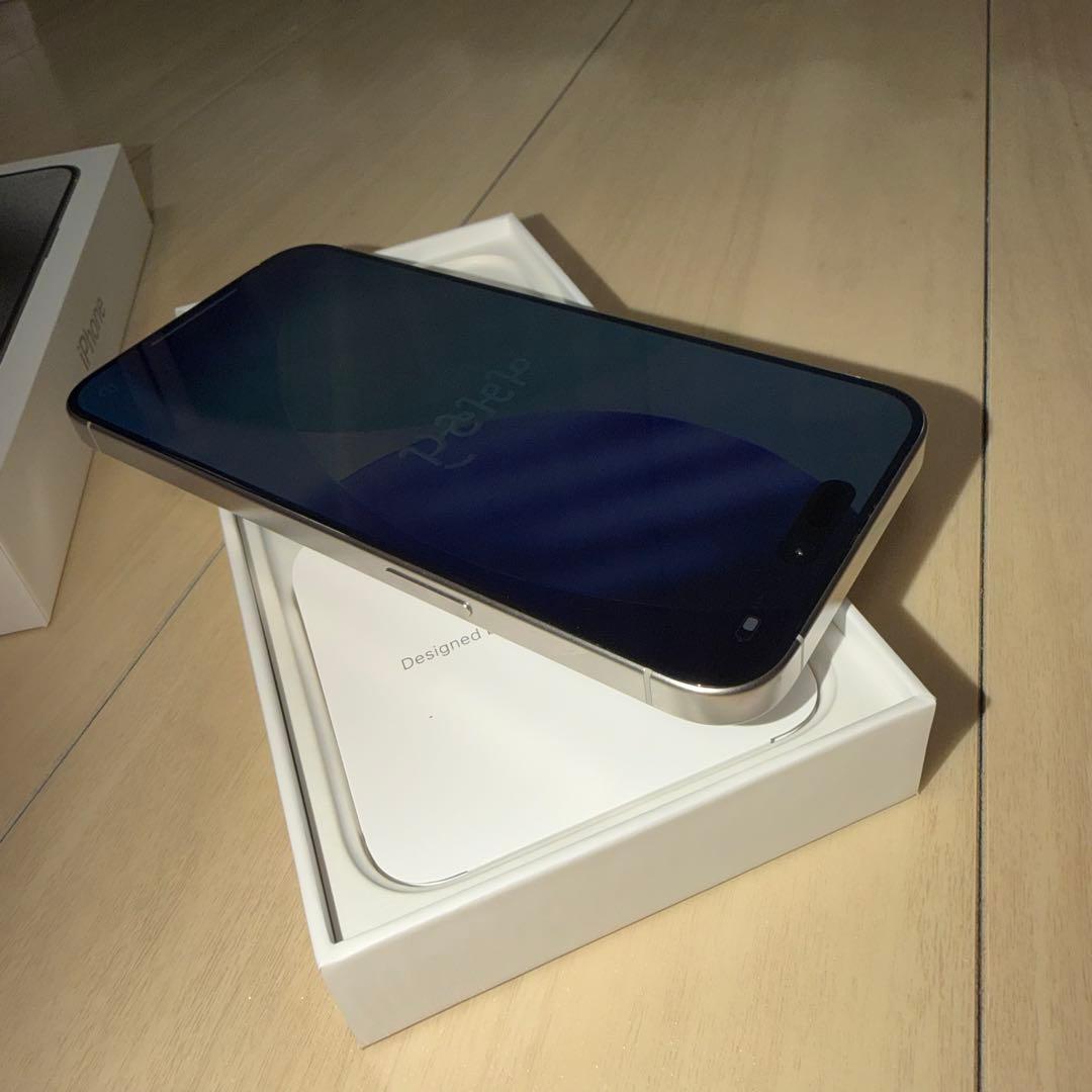 iPhone15promax 本体　ホワイトチタニウム　256GB