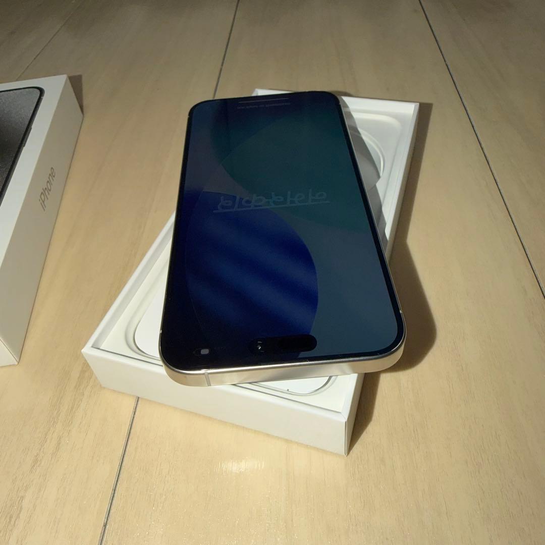 iPhone15promax 本体　ホワイトチタニウム　256GB