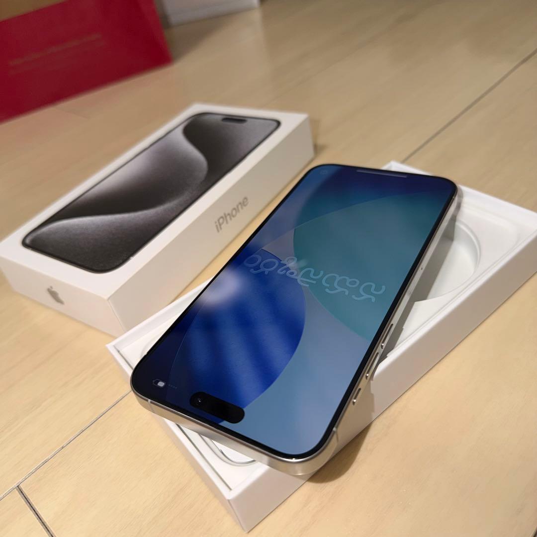 iPhone15promax 本体　ホワイトチタニウム　256GB