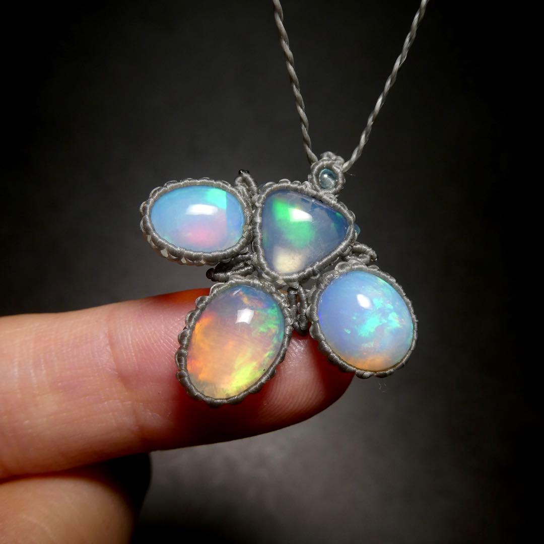 宝石質オパールのマクラメネックレス