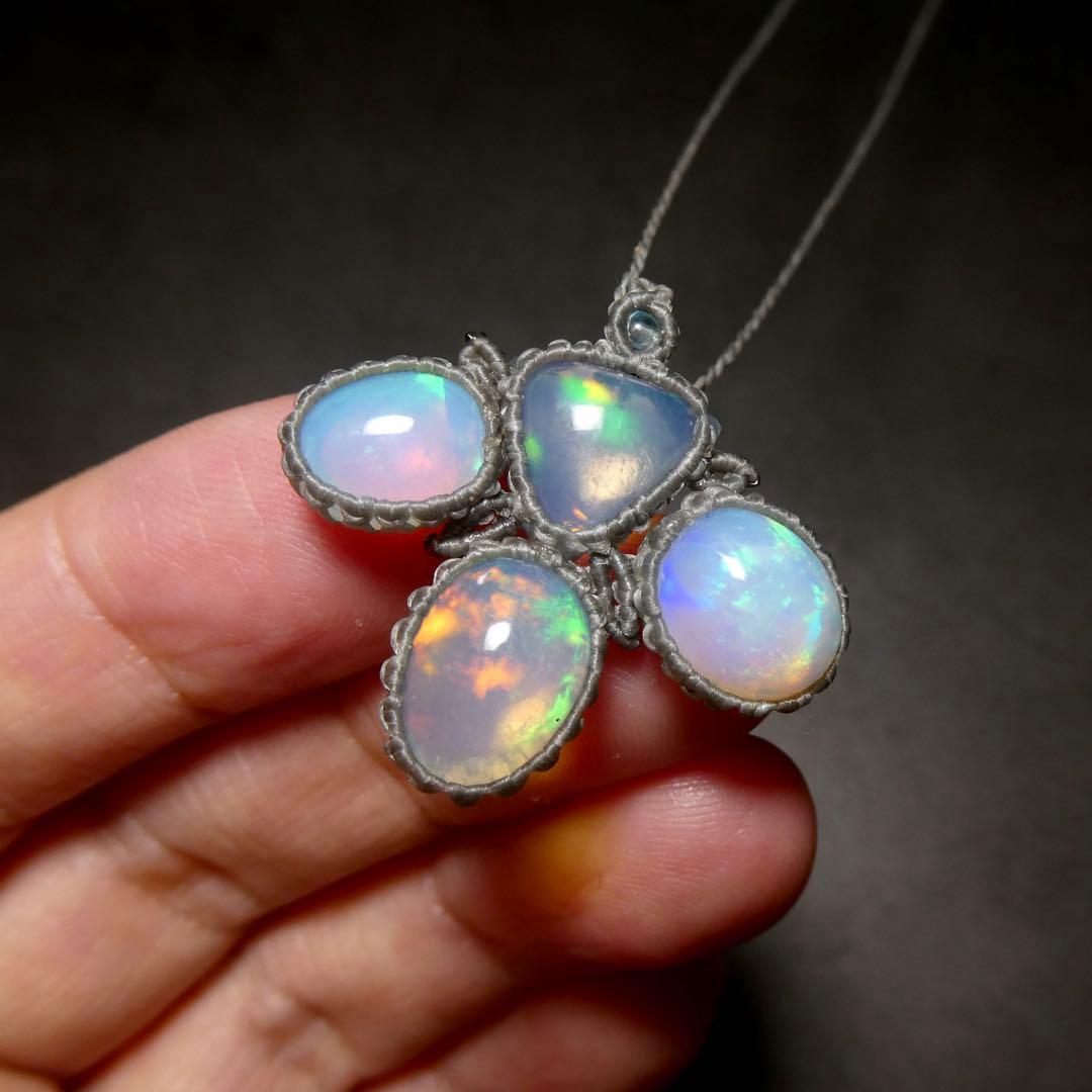 宝石質オパールのマクラメネックレス