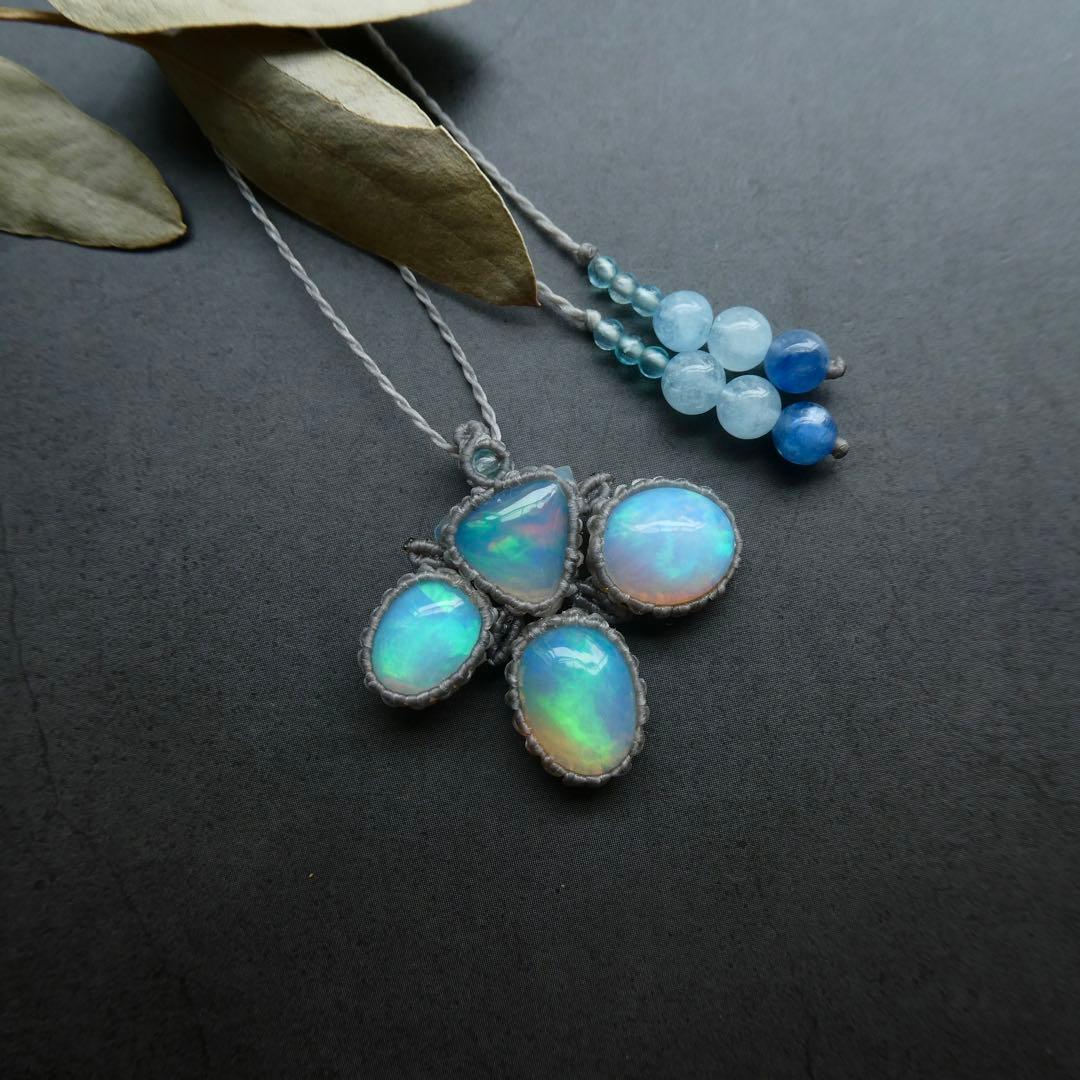 宝石質オパールのマクラメネックレス