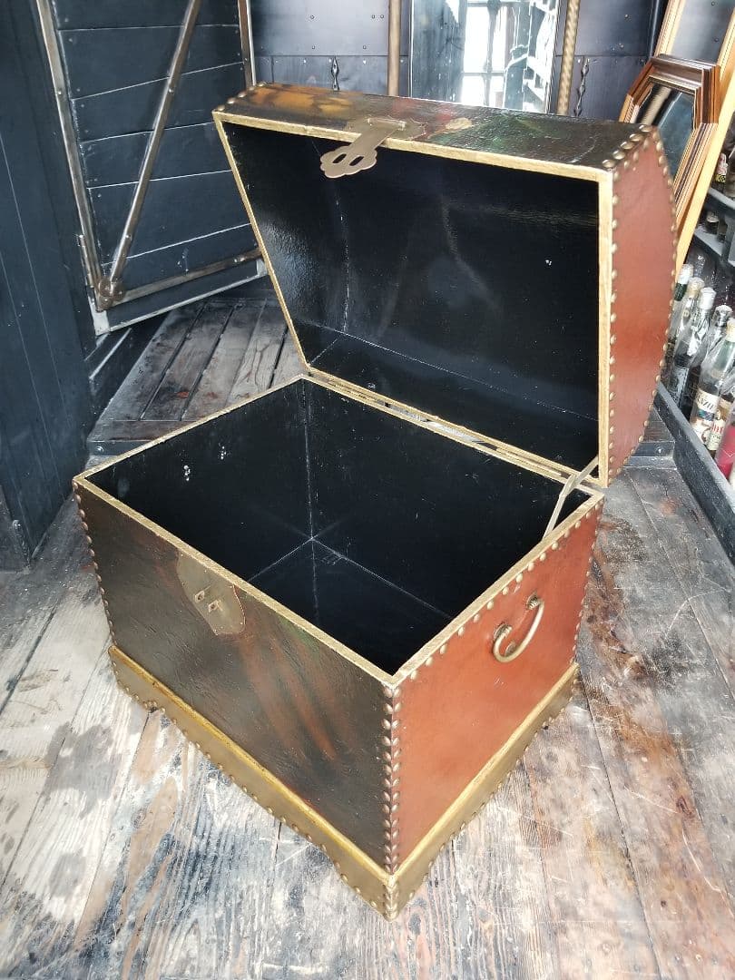 ゴシック　ウッド　トレジャー　チェスト　ピッグスキン　豚革　油絵　真鍮　宝箱