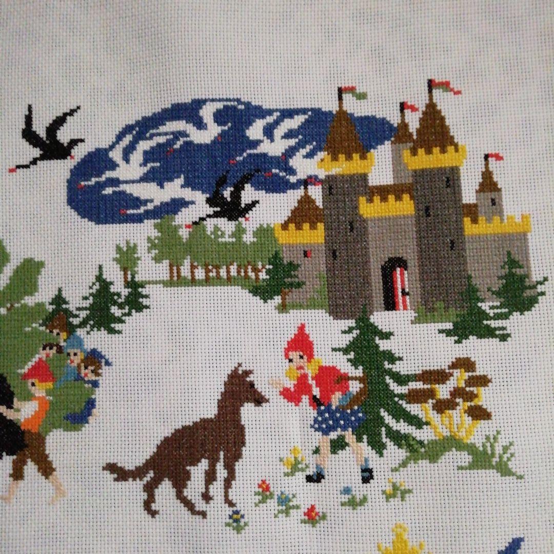 大判　クロスステッチ完成品「童話のコラージュ」