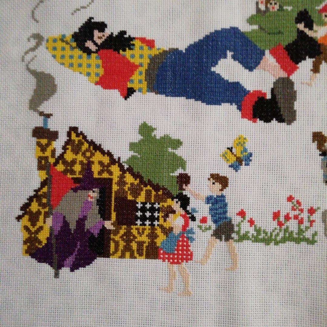大判　クロスステッチ完成品「童話のコラージュ」
