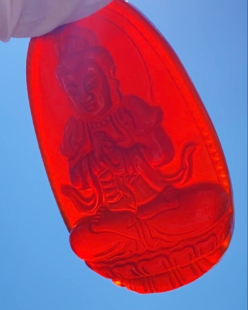 レッドアゲート紅瑪瑙観音彫刻ペンダント　天然石　高品質美しい赤色が印象的 お守り