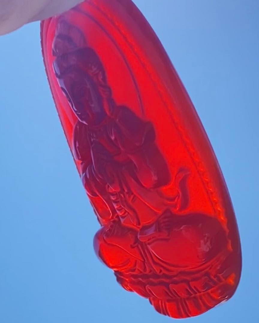 レッドアゲート紅瑪瑙観音彫刻ペンダント　天然石　高品質美しい赤色が印象的 お守り