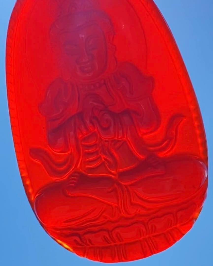 レッドアゲート紅瑪瑙観音彫刻ペンダント　天然石　高品質美しい赤色が印象的 お守り