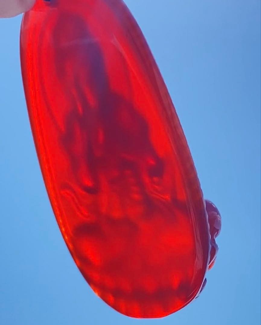 レッドアゲート紅瑪瑙観音彫刻ペンダント　天然石　高品質美しい赤色が印象的 お守り