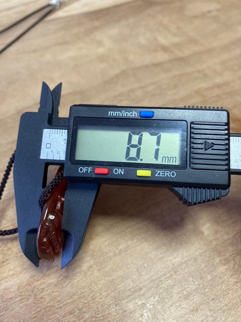 レッドアゲート紅瑪瑙観音彫刻ペンダント　天然石　高品質美しい赤色が印象的 お守り