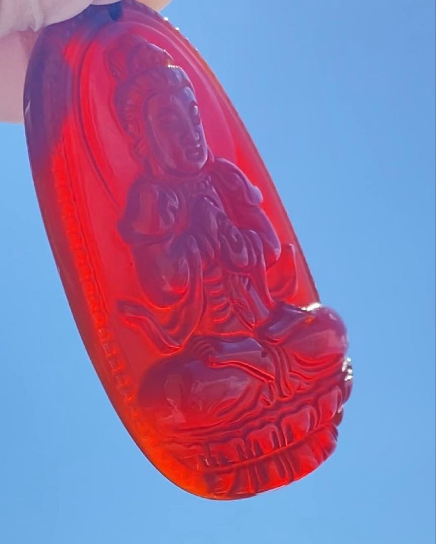 レッドアゲート紅瑪瑙観音彫刻ペンダント　天然石　高品質美しい赤色が印象的 お守り